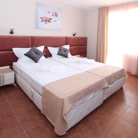 Perla Hotel 3*