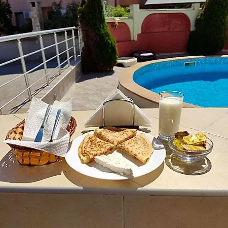 Ξενοδοχείο Perla 3*